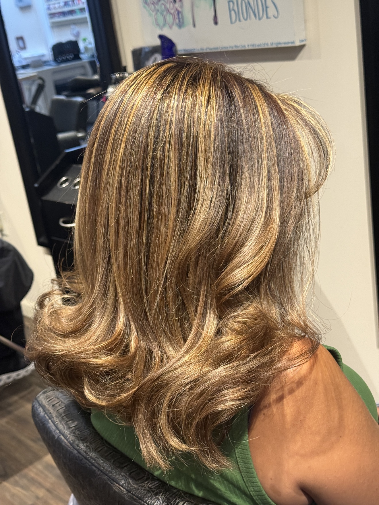 Layered caramel highlights with a smooth curled finish